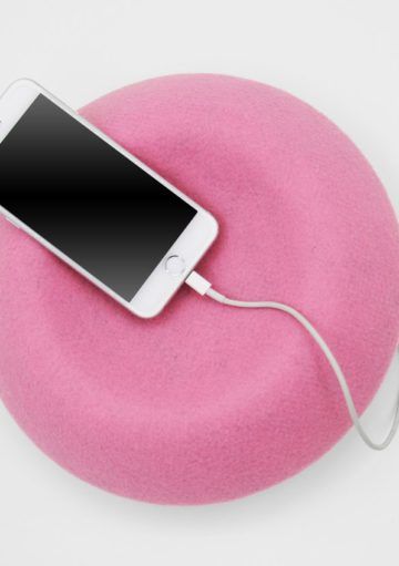 Tecnología y hogar: cargando el móvil con estilo