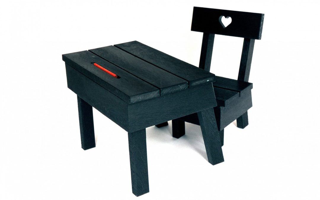 Un Escritorio Infantil con Carácter Tradicional Único