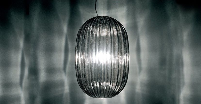 Una Lámpara de Vidrio con una Iluminación Única