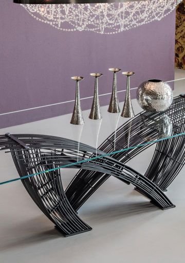 Una Mesa de Comedor con Carácter Escultórico