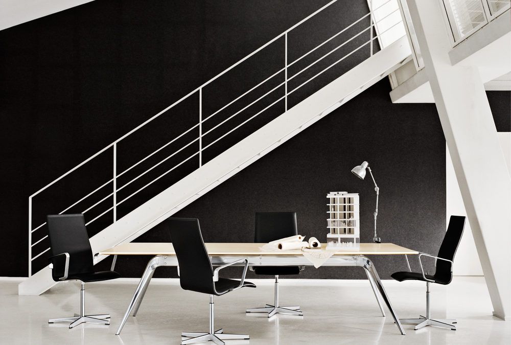 Un Escritorio de Diseño Actual para las Jornadas de Trabajo en Casa