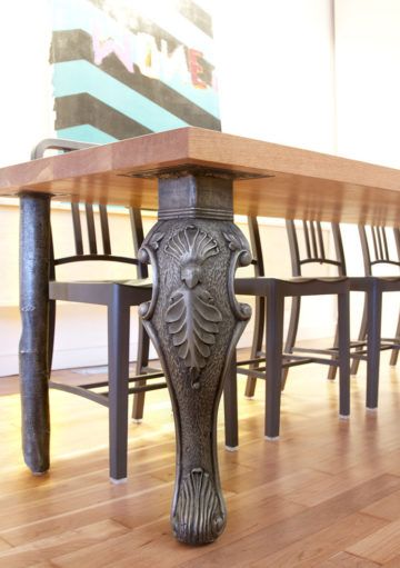 Una Mesa de Comedor Ecléctica, Ideal para Ofrecer un Aire Clásico al Espacio