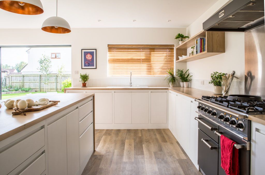 Cuando una Cocina de Estilo Minimalista se Vuelve Cálida y Hogareña