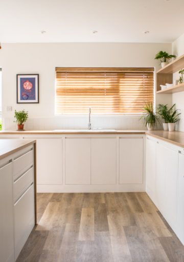 Cuando una Cocina de Estilo Minimalista se Vuelve Cálida y Hogareña