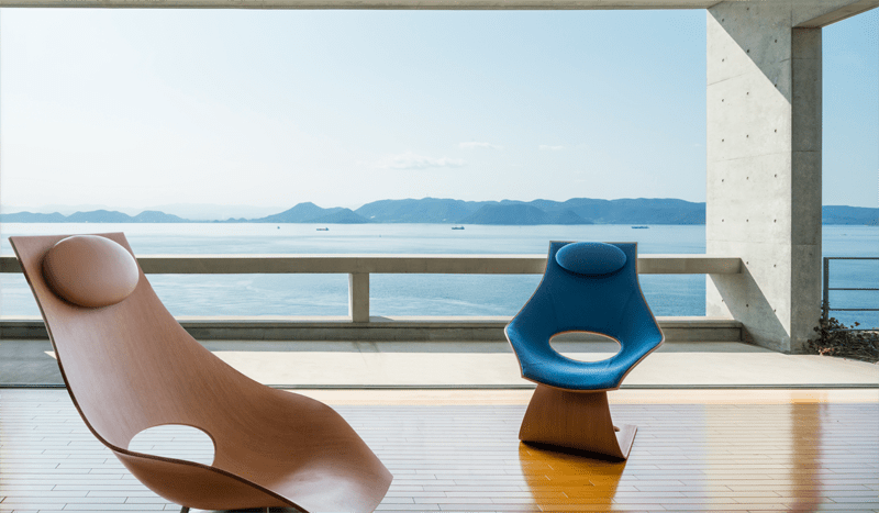 El Lounge Chair Tributo de Hans J. Wegner con Más Clase