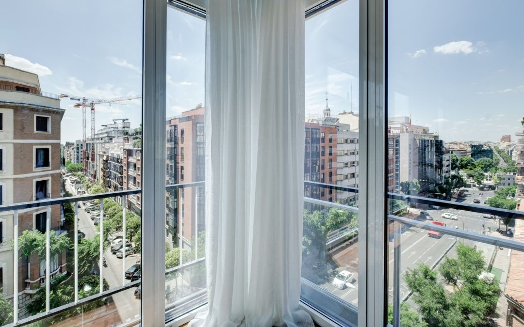 Ventanas para interiores: ¿Cuál es la ideal para tu hogar?