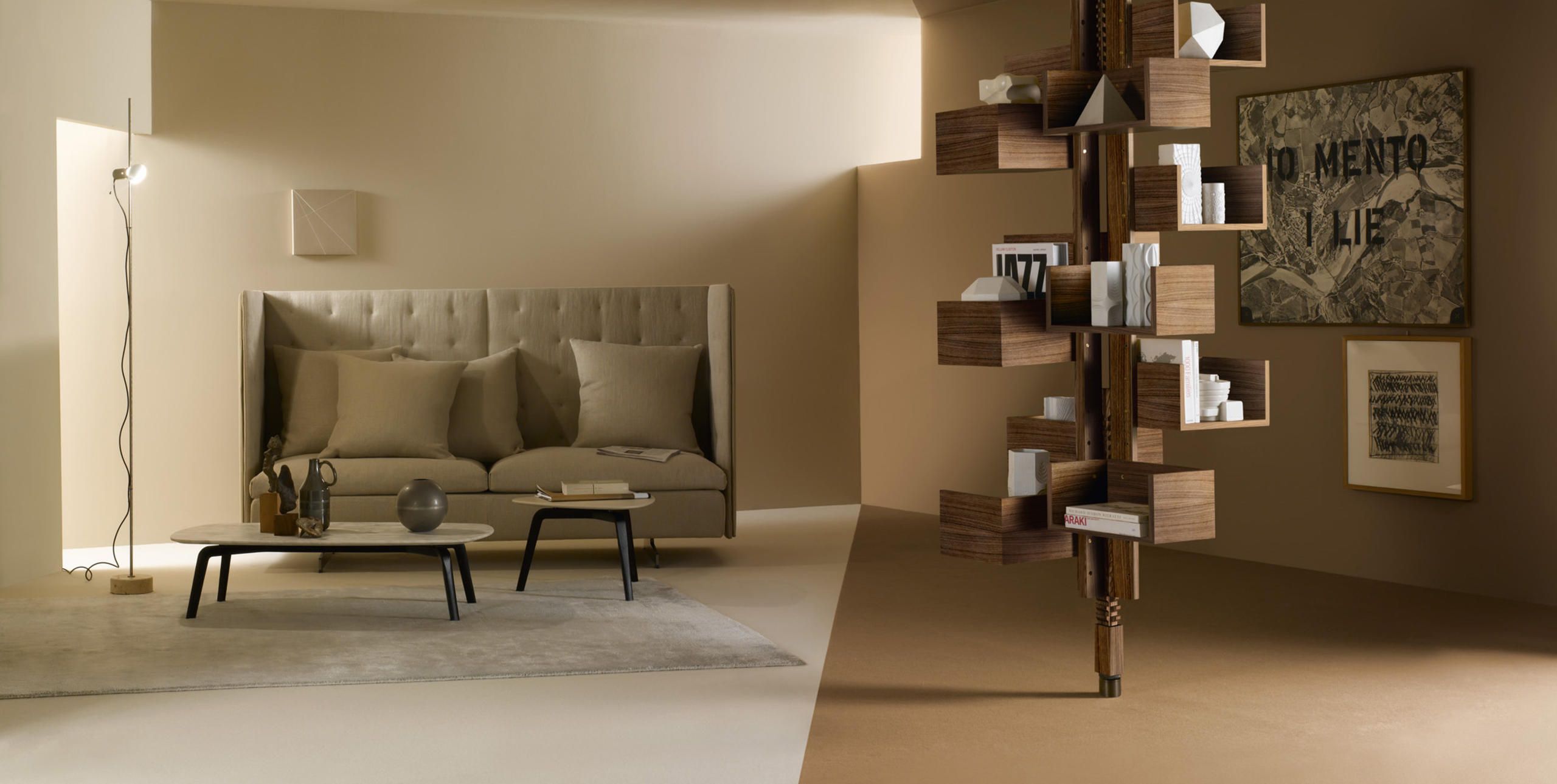 Estantería de diseño que aparece desde el suelo