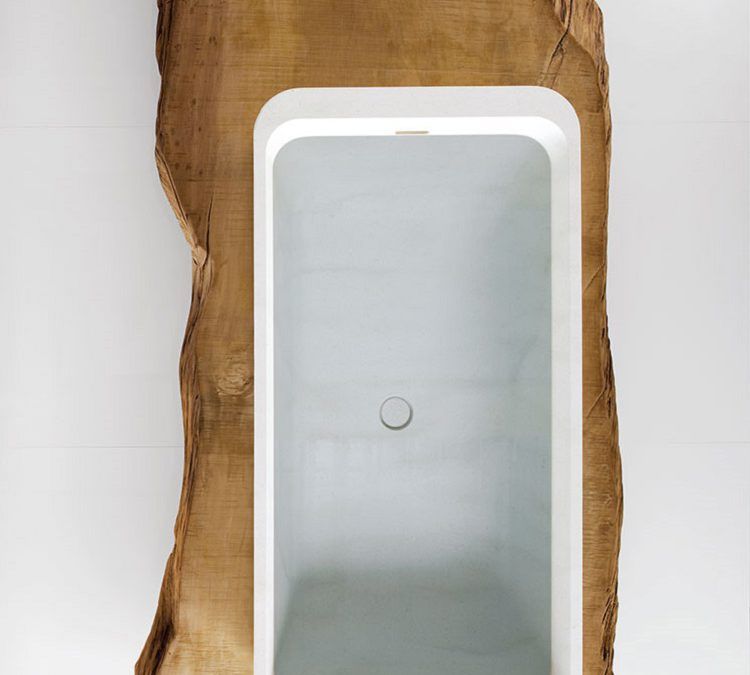 Un Baño de Estilo Rústico con la Bañera como Protagonista