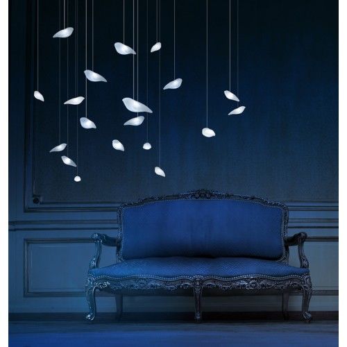 Una Bandada de Pájaros Convertidos en una Singular Lámpara