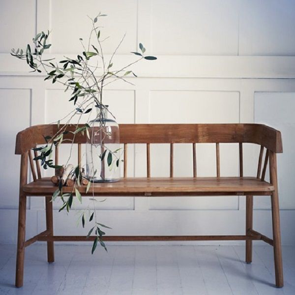 Un Banco de Madera para Crear un Hall Acogedor y con Estilo