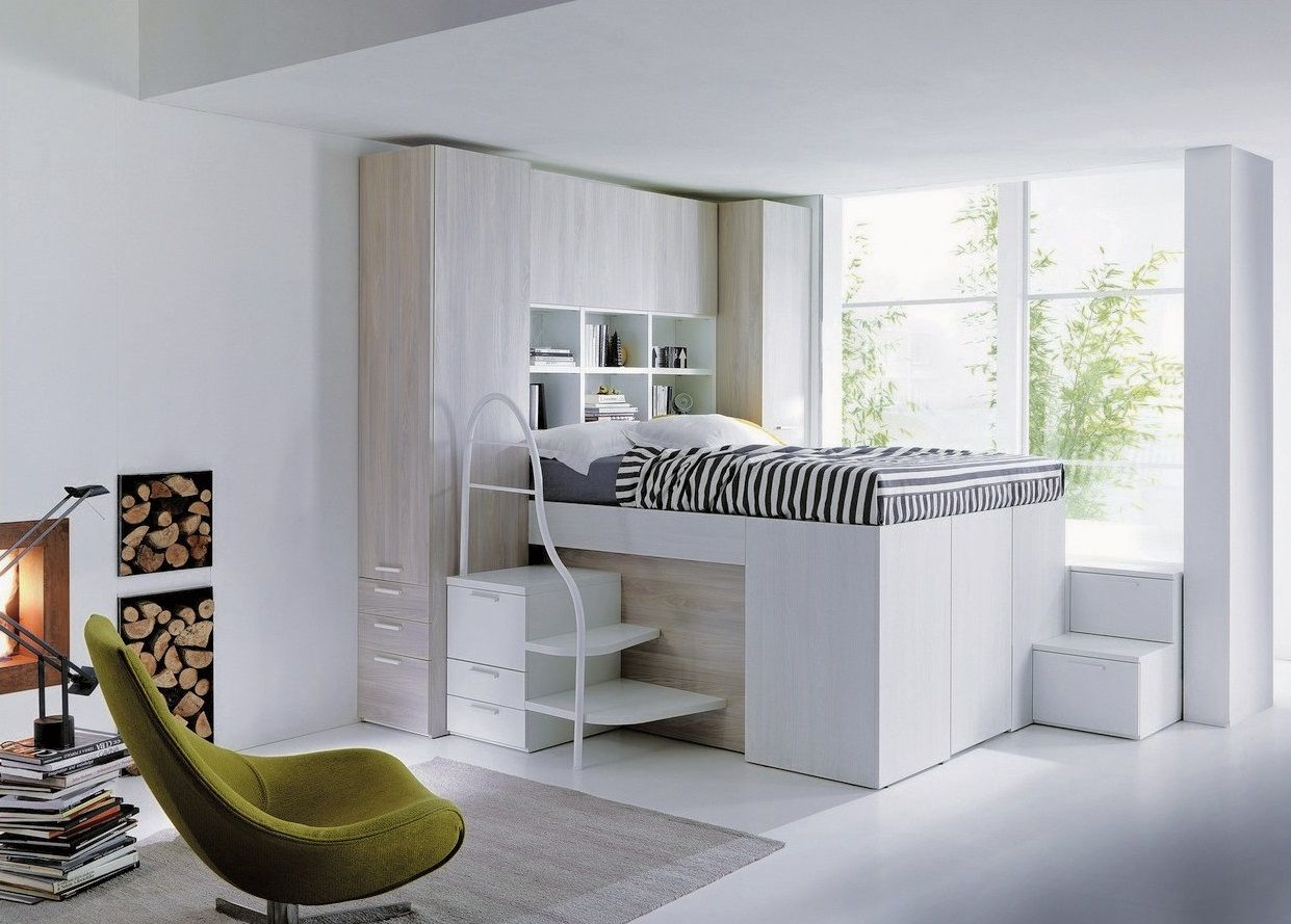 Cama con armario en un mismo espacio