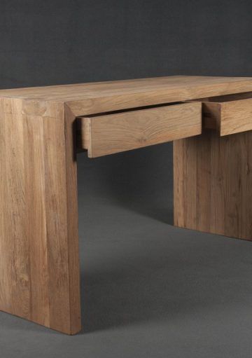 Un Escritorio Indonesio con Carácter Rústico