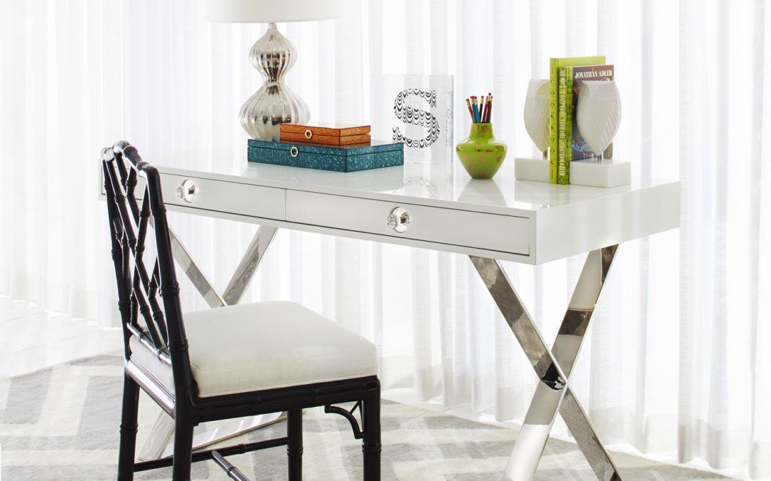 Un Escritorio de Estilo Neoclásico Inspirado en el Cine de Hollywood