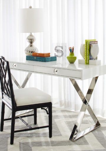 Un Escritorio de Estilo Neoclásico Inspirado en el Cine de Hollywood