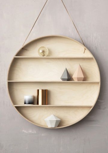 Una Estantería con Estructura Circular para Espacios Modernos