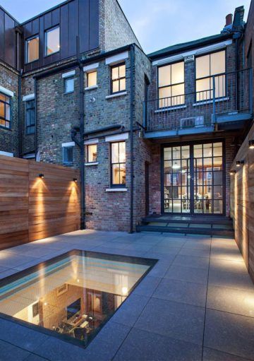 Antiguo Almacén Convertido en una Vivienda con Ladrillo Visto en las Paredes