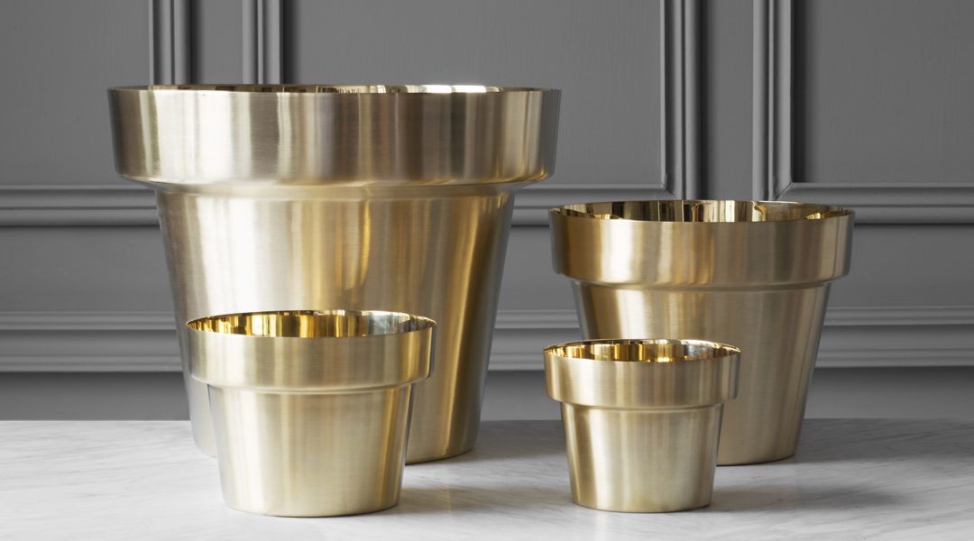 Macetas Doradas para Espacios con Clase