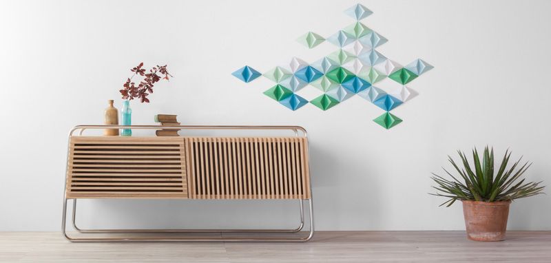 Un Aparador de Estilo Retro con la Estética de una Radio Antigua