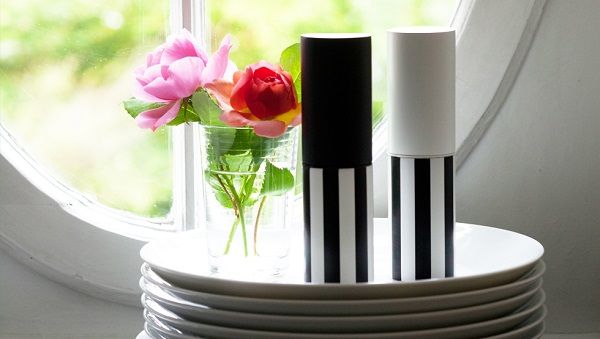 Menaje en la Cocina y en la Mesa a Rayas Blancas y Negras