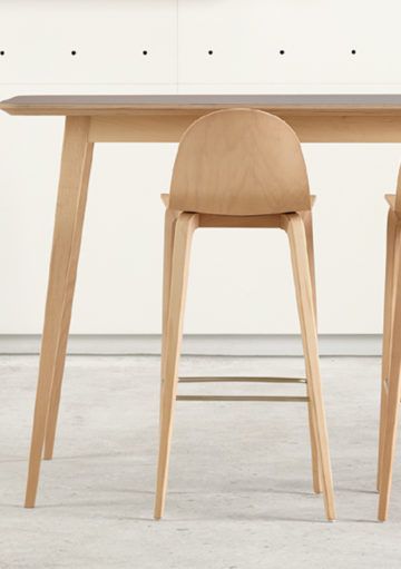 Mobiliario Funcional y con Estilo: Mesa Alta de Comedor