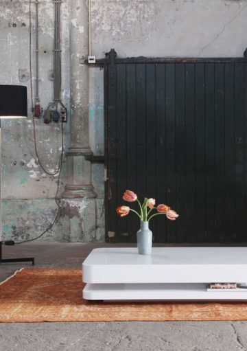 Una Mesa de Centro con una Estilo Tan Actual como Funcional