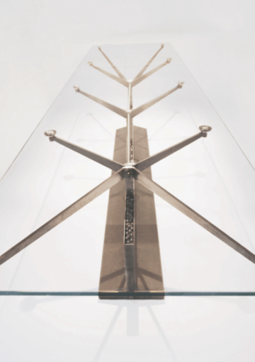 Cristal y Acero, una Combinación Perfecto para esta Mesa de Comedor