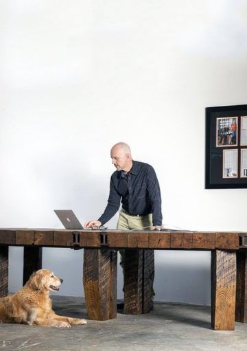 Una Mesa de Comedor con un Estilo Rústico Único