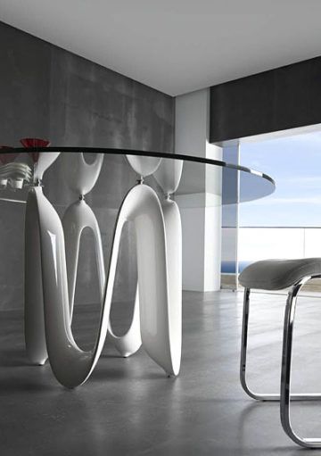 Un Mesa Redonda Con el Diseño Más Elegante