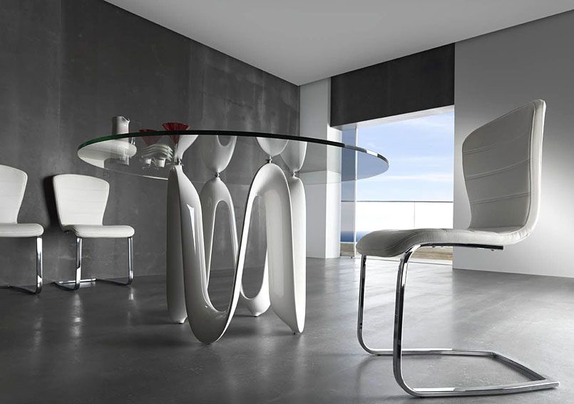 Un Mesa Redonda Con el Diseño Más Elegante