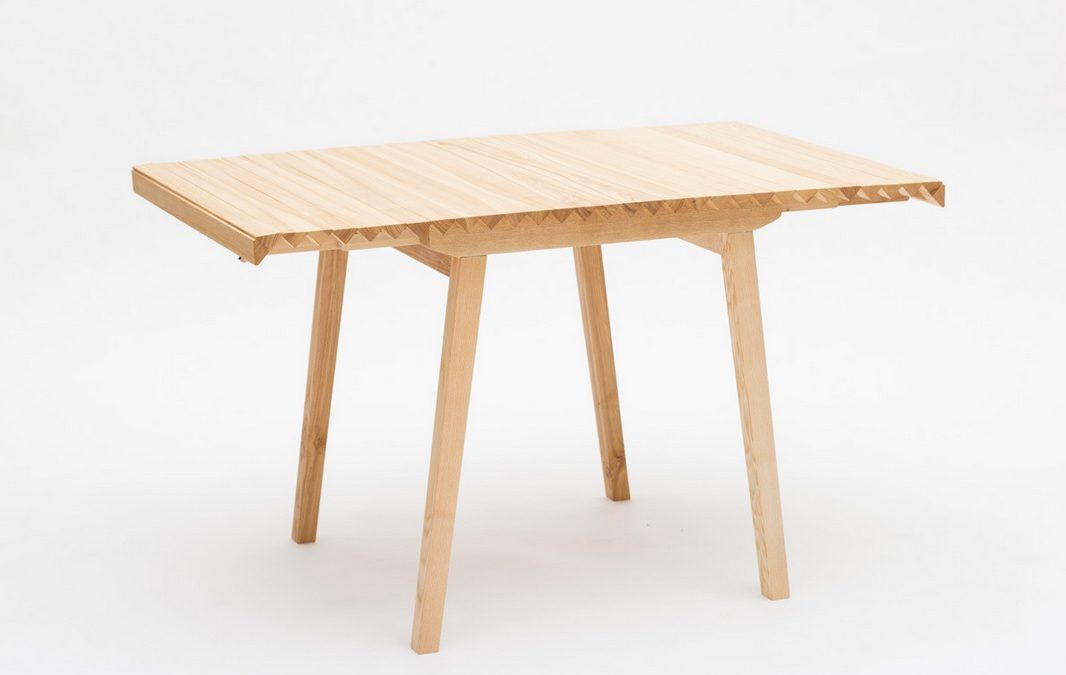 Una Mesa Flexible que se Enrolla para Adaptar su Tamaño