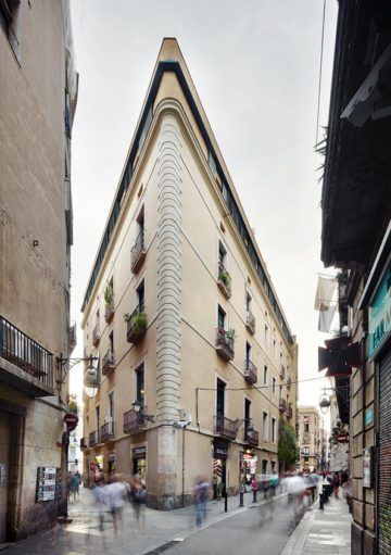Una Reforma Singular en un Apartamento con Forma Triangular