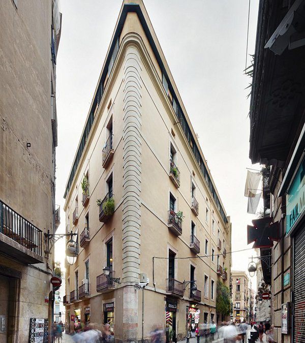 Una Reforma Singular en un Apartamento con Forma Triangular