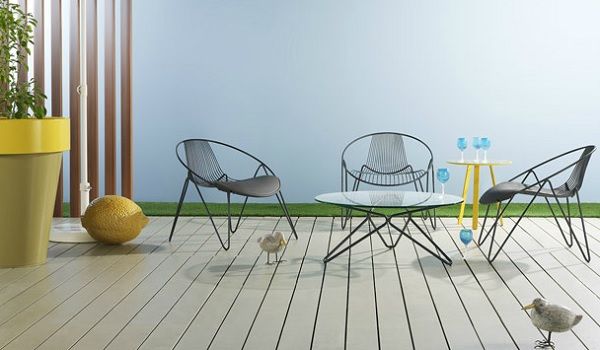 Una Silla de Exterior Ideal para Terrazas con Esencia Moderna