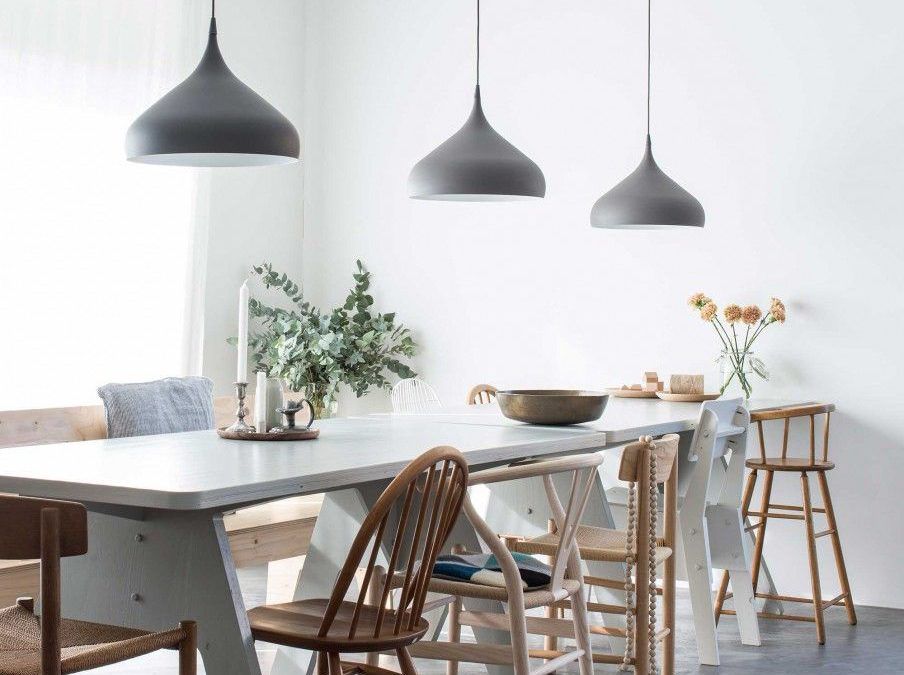 Por qué Elegir una si Puedes Decorar con Sillas Diferentes