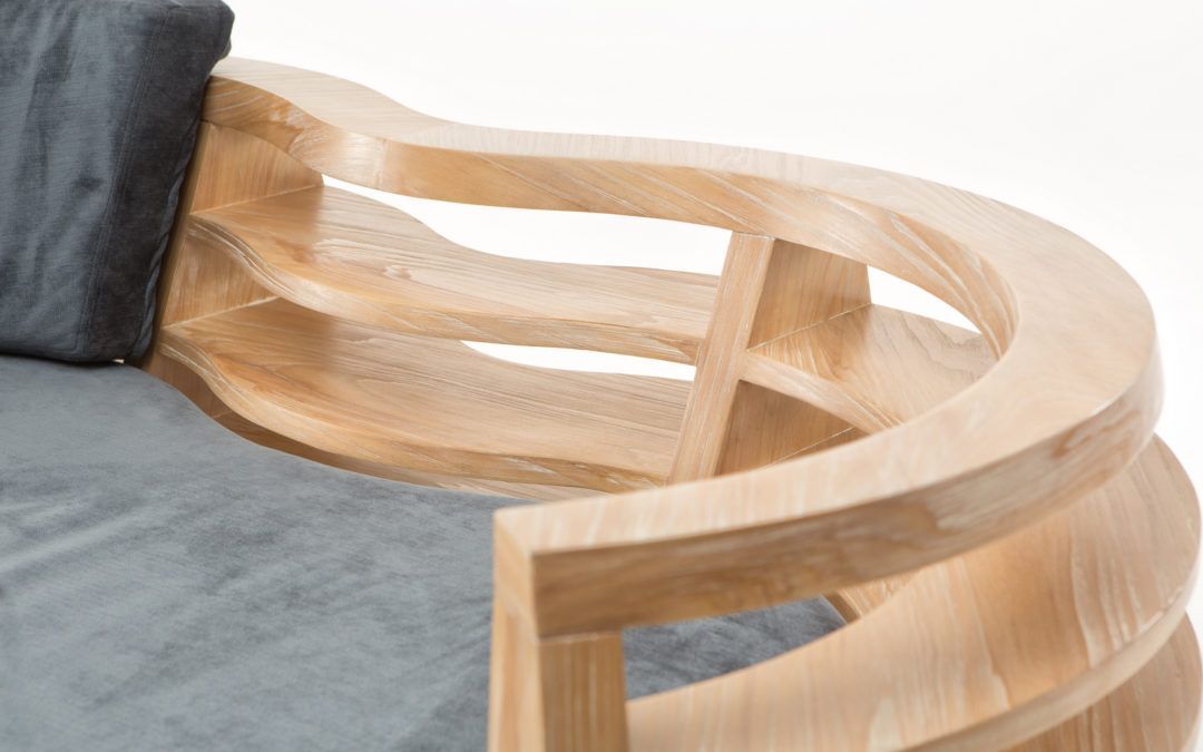 Curvas y Más Curvas en un Sofá Biplaza con un Diseño Único