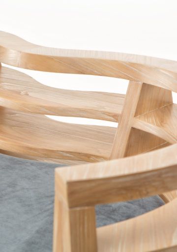 Curvas y Más Curvas en un Sofá Biplaza con un Diseño Único