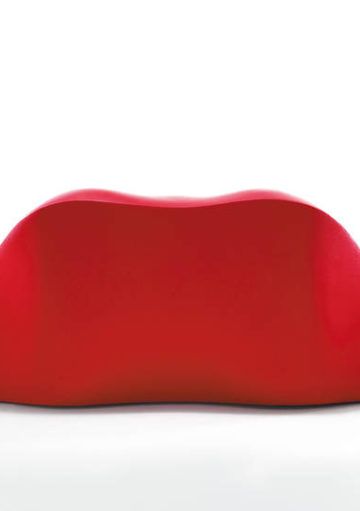 Sumérgete en la Sensualidad de este Sofá en Forma de Labios by Dalí