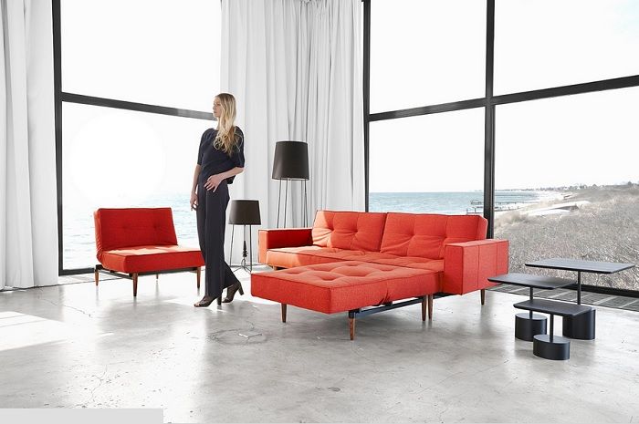 Un Sofá Personalizable Convertido en Diferentes Opciones