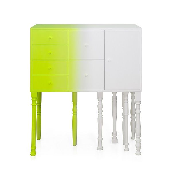 Un Mueble de Estilo Ecléctico con Esencia Asimétrica