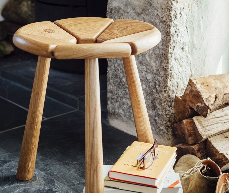 Un Taburete de Pétalos de Estilo Nórdico Ideal para Cocinas