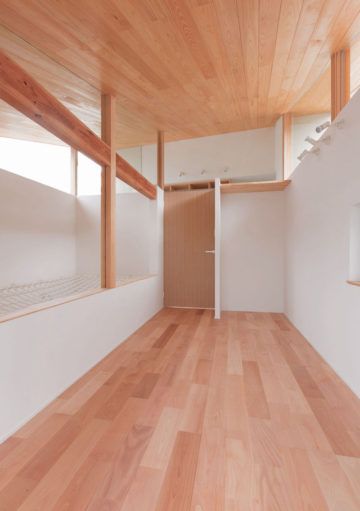 Vivienda Japonesa con Red en el Techo para Relajarnos en Casa